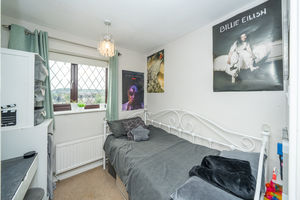 BEDROOM - click for photo gallery
